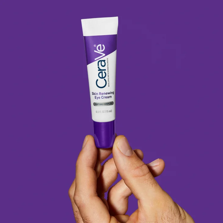 CeraVe Skin Renewing Crema Contorno Occhi Peptidi Per i Primi Segni dell'Et&agrave; 15ml