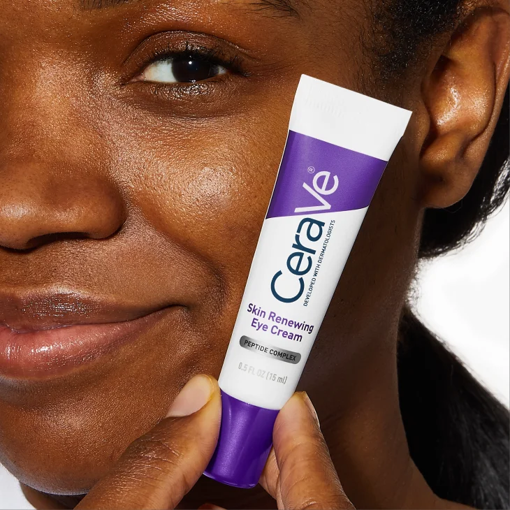 CeraVe Skin Renewing Crema Contorno Occhi Peptidi Per i Primi Segni dell'Et&agrave; 15ml