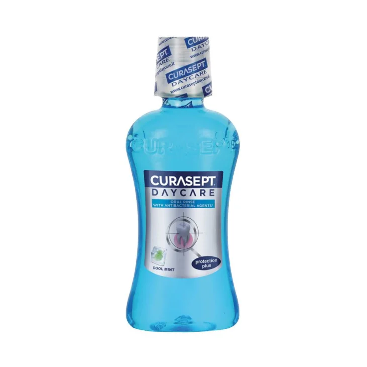 Curasept DayCare Collutorio al gusto Menta Fredda 250 ml Curasept DayCare Collutorio al gusto Menta Fredda 250 ml