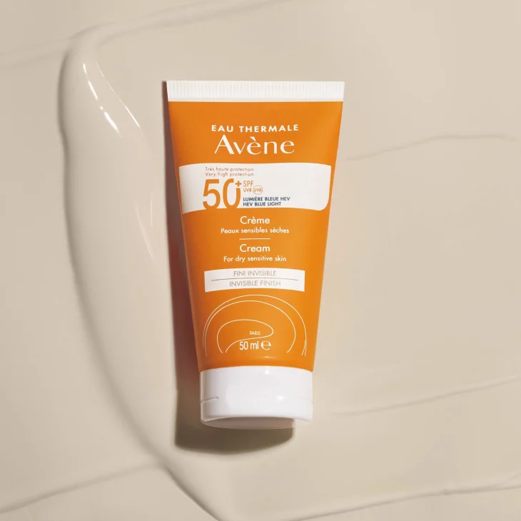 Av&egrave;ne Eau Thermale Crema viso SPF50+ Protezione molto alta, Finish invisibile senza residui, per una protezione quotidiana, 50ml
