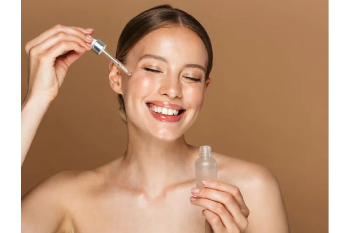 Niacinamide: a cosa serve e perché è utile per la pelle impura