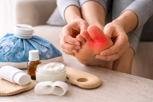 Dolore all’alluce: cause più comuni e rimedi efficaci
