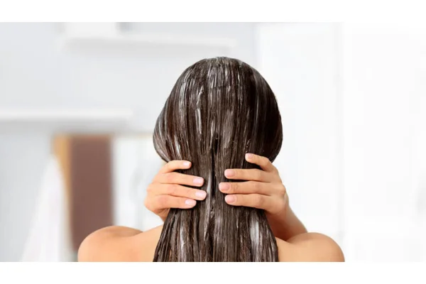 Olaplex: a cosa serve e come utilizzarlo per ricostruire i capelli danneggiati