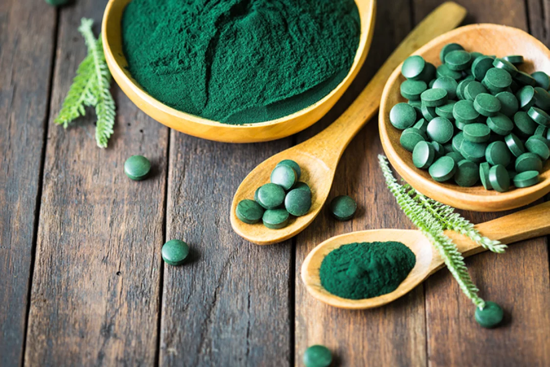 Spirulina: benefici, proprietà e utilizzi dell'alga superfood